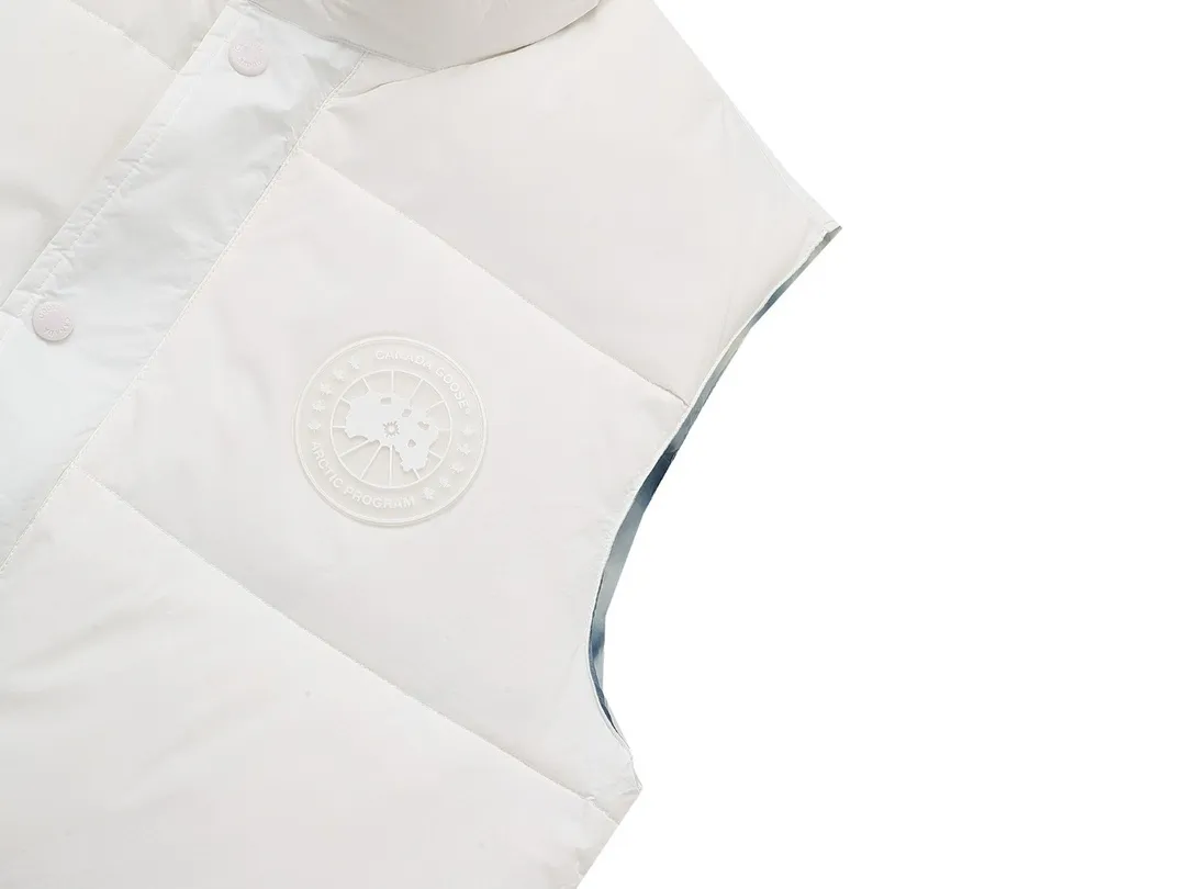 P480 White] Canadagoose/Canada Goose White Label Glacier Down Vest Canada Goose's new "Northern Lights Series" down vest Canada Goose's new "Northern Lights" Northern Lights White Label Down Vest is on sale! The light and layered colors give people the feeling of being trapped in the mist around icebergs and glaciers. It can be said to be very dreamy! Original YKK zipper, Size:XS-XXL